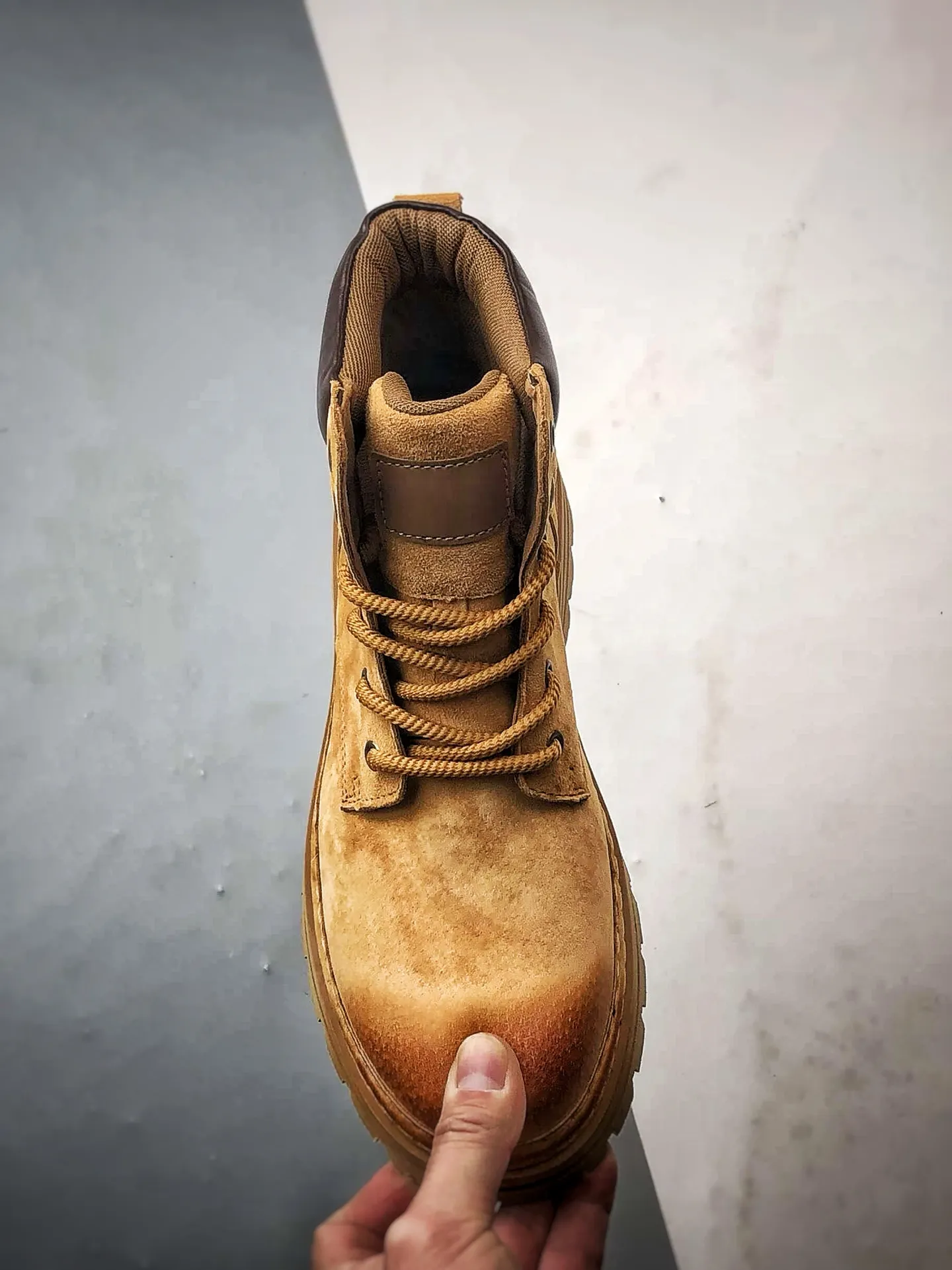 💰440 Timberland Timberland/Timberland 2025 autumn and winter new products Outdoor casual rhubarb boots Guangdong factory quality Original box original packaging Fashion trend matching The fabric is made of Italian 🇮🇹 top-grade frosted fine-grained cowhide with anti-odor and anti-corrosion genuine leather latex insoles. The outsole and hardware are all made from OEM raw materials. The same process as the original Goodyear never opens the glue. Good products do not kill pigs. The quality of the first order is strictly controlled. Exclusively launched on the whole network. The quality is unquestionable. The whole set of official website unified packaging gives you the perfect wearing experience. The quality is exquisite and durable. A must-have for sportsmen. Specially designed to treat those who are not handsome. High-quality and first-class foot feel. Special for cold protection and outdoor use this winter. Casual matching for daily use. Item No.: TB99873 Size: 39 40 41 42 43 44 (leather shoe size)